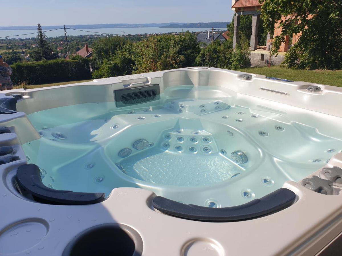 Lakeview Apartments Balatonfuered Exteriér fotografie