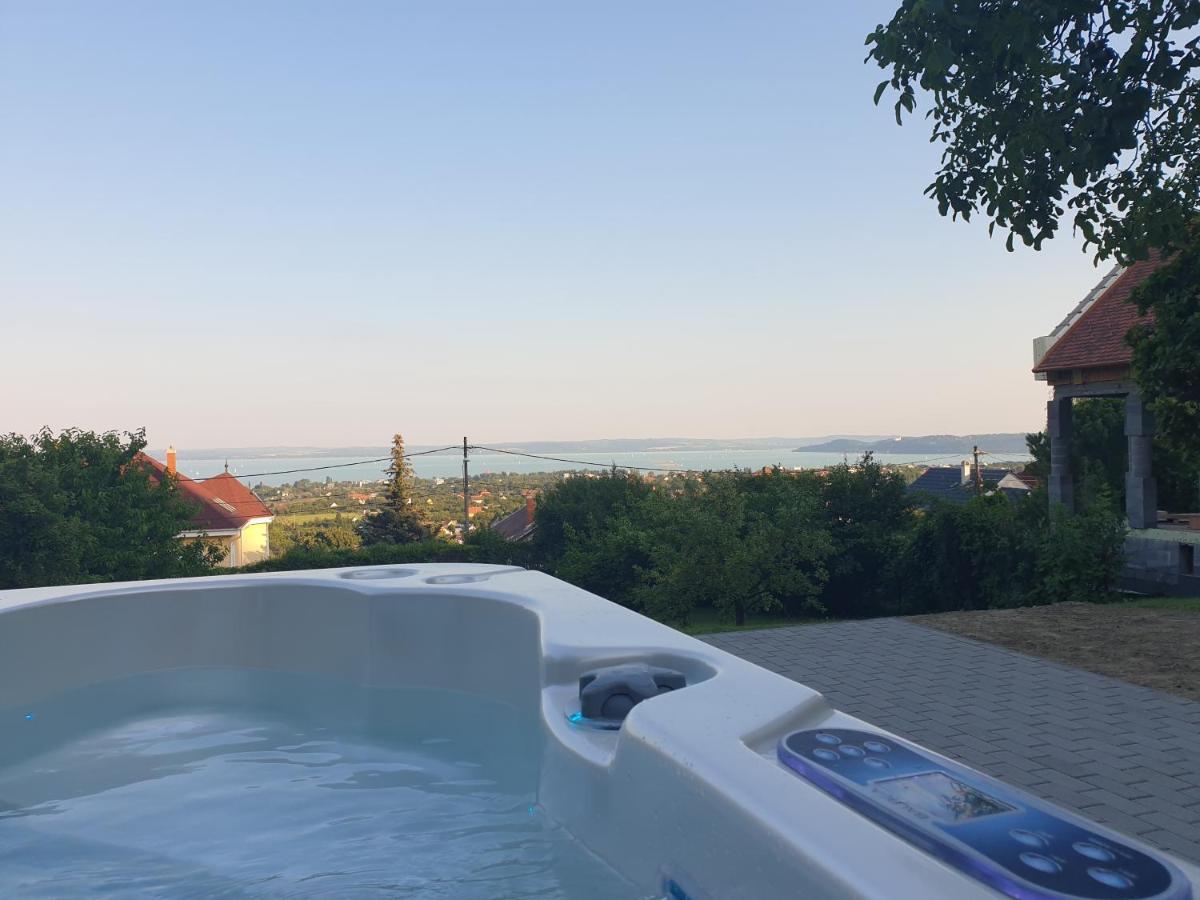 Lakeview Apartments Balatonfuered Exteriér fotografie